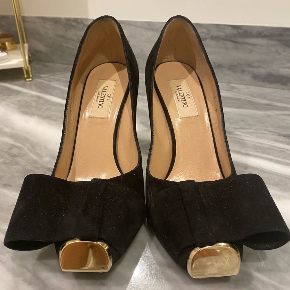 VALENTINO GARAVANI velvet heels with gold tip